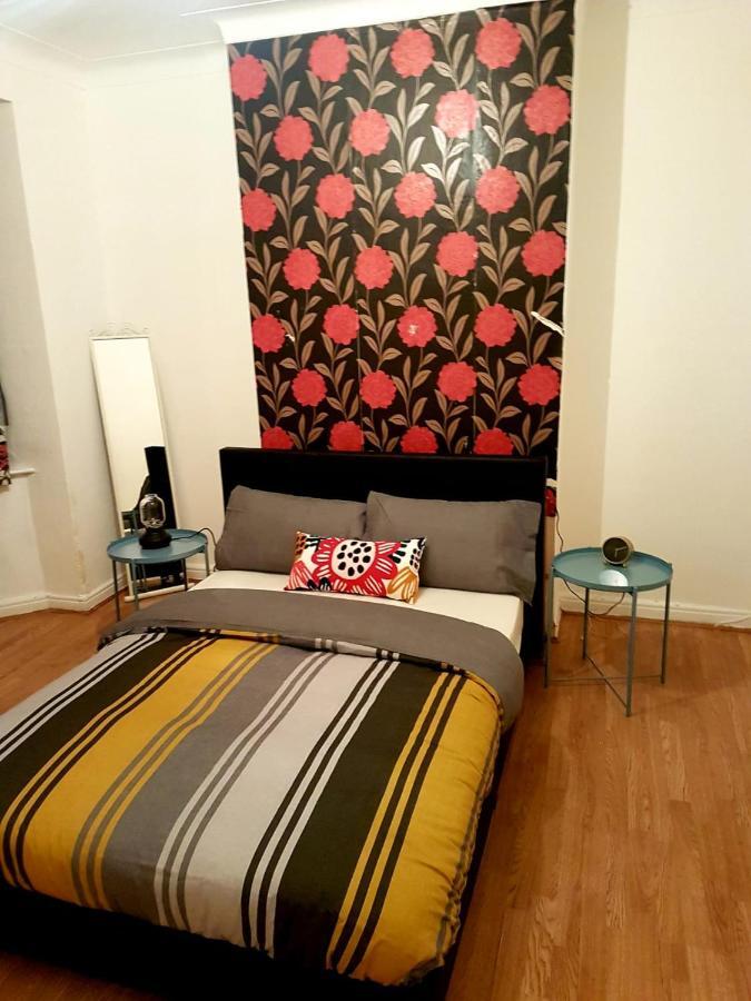 Budget House In Gants Hill Bed & Breakfast Ilford Dış mekan fotoğraf