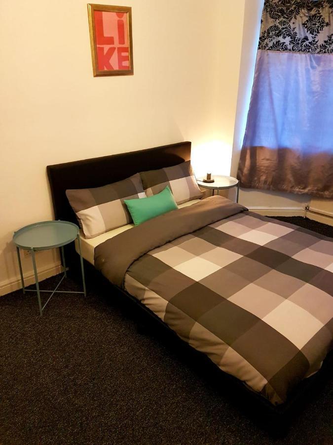 Budget House In Gants Hill Bed & Breakfast Ilford Dış mekan fotoğraf