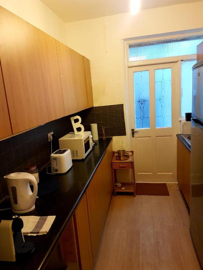 Budget House In Gants Hill Bed & Breakfast Ilford Dış mekan fotoğraf