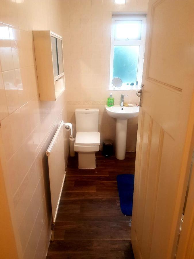 Budget House In Gants Hill Bed & Breakfast Ilford Dış mekan fotoğraf