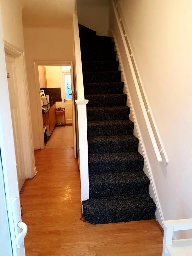 Budget House In Gants Hill Bed & Breakfast Ilford Dış mekan fotoğraf